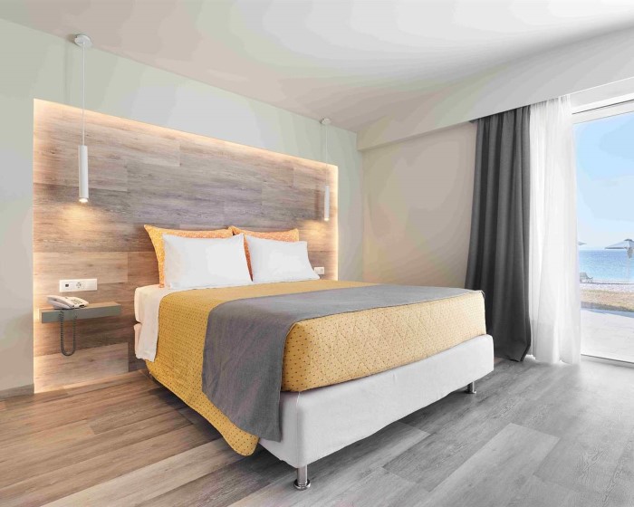 Comer Kinetta Beach, Grčka — Family Room Sea Front