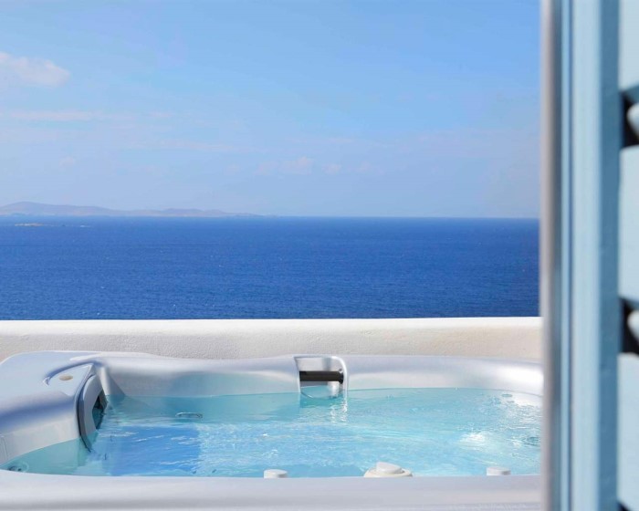 Kouros Hotel & Suites, Tagoo, Grčka — Suite Superior with Outdoor Jacuzzi Sea View