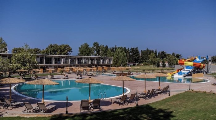 Blue Water Hotel, Kastrosikija