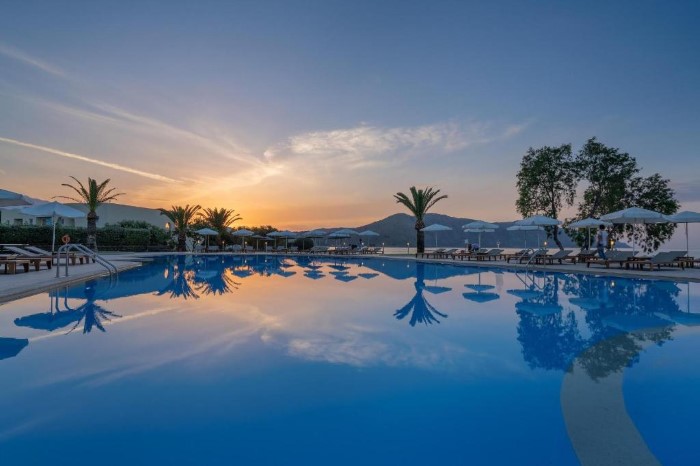 Pilot Beach Resort Chania, Hania, Grčka — plaža