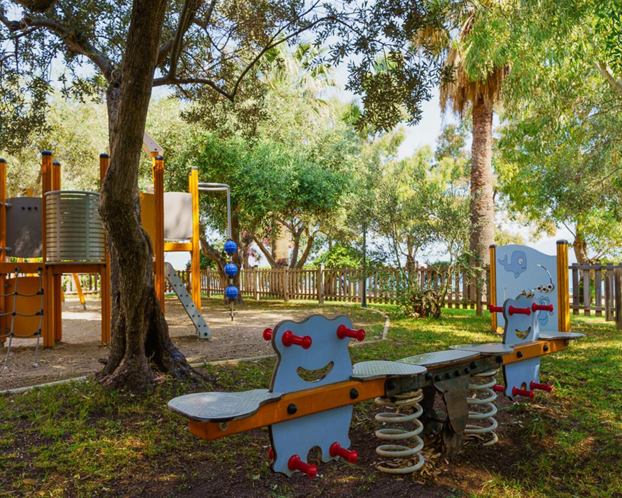 Calamos Family Club Beach Hotel By Anayia All-Inclusive Resorts, Grčka — plaža