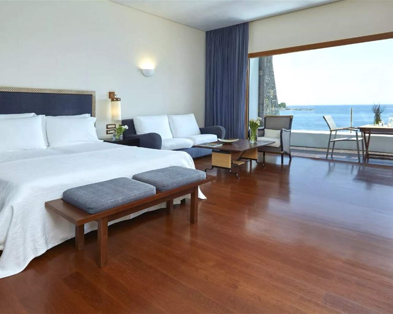 Grand Resort Lagonissi, The Leading Hotels Of The World, Grčka — Bungalow For Single Use Mediterranean /with Garden or Terrace