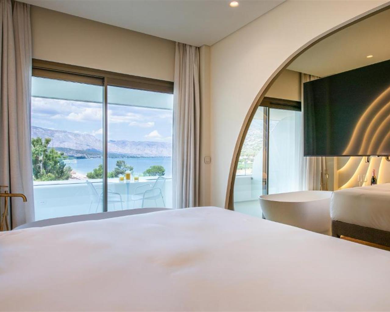 Isla Brown Corinthia Resort & Spa, Curio Collection by Hilton, Agii Teodori, Grčka — Family Deluxe with balcony Sea View
