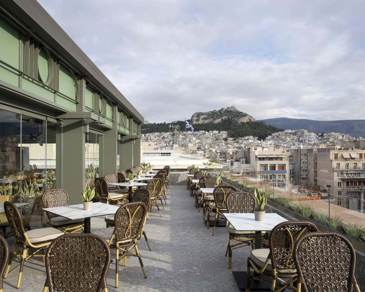 Zeus Essence Athens Central, Kipseli