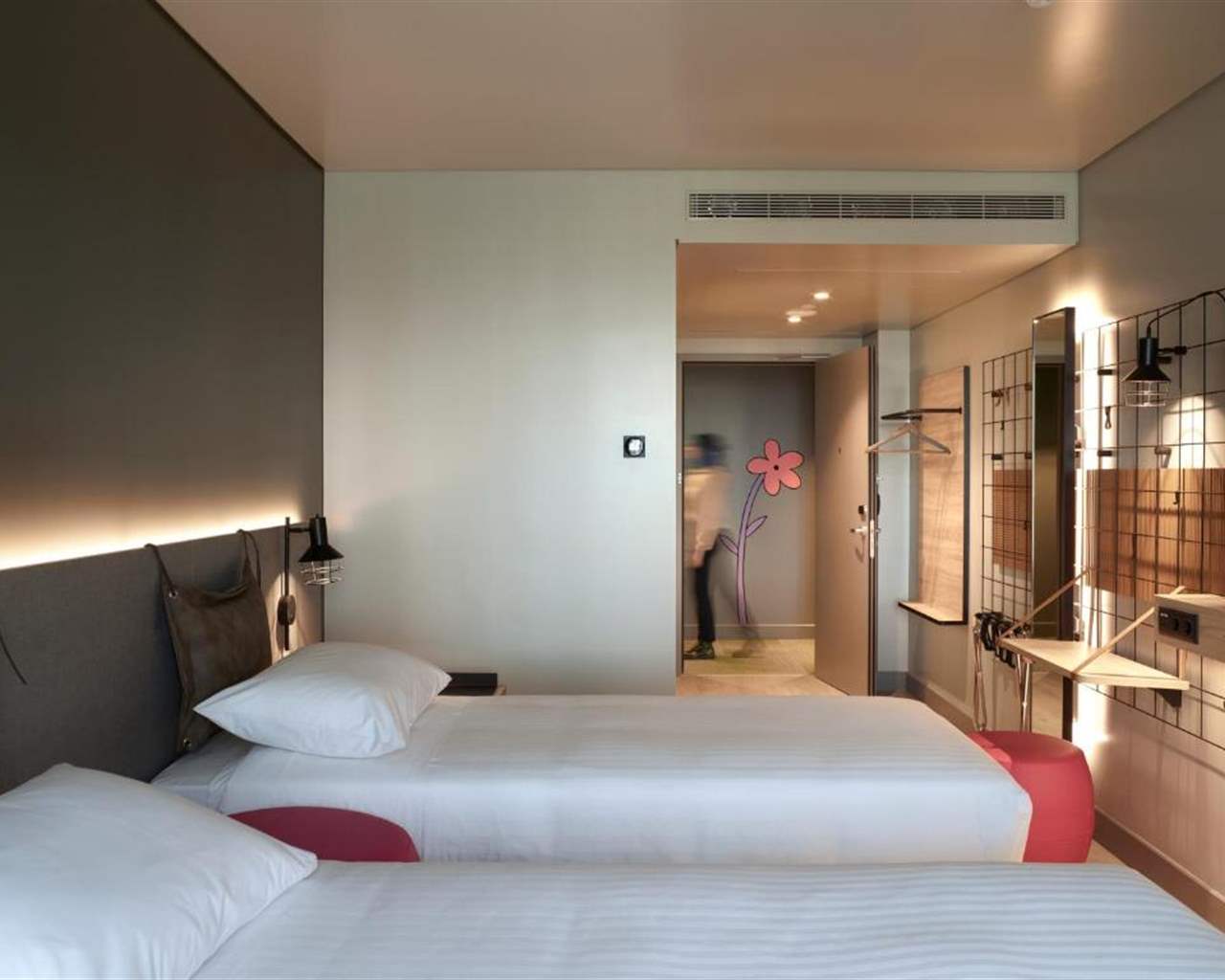 Moxy Athens City, Monastiraki, Grčka — Double for Single Use Centrer Stage