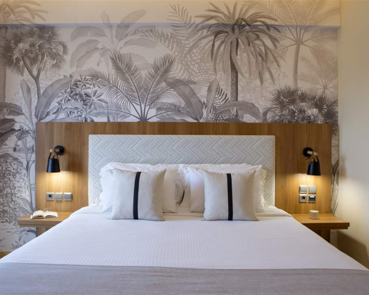 Zeus Essence Ramada Athens, Grčka — Double for Single Use Superior Side Sea View