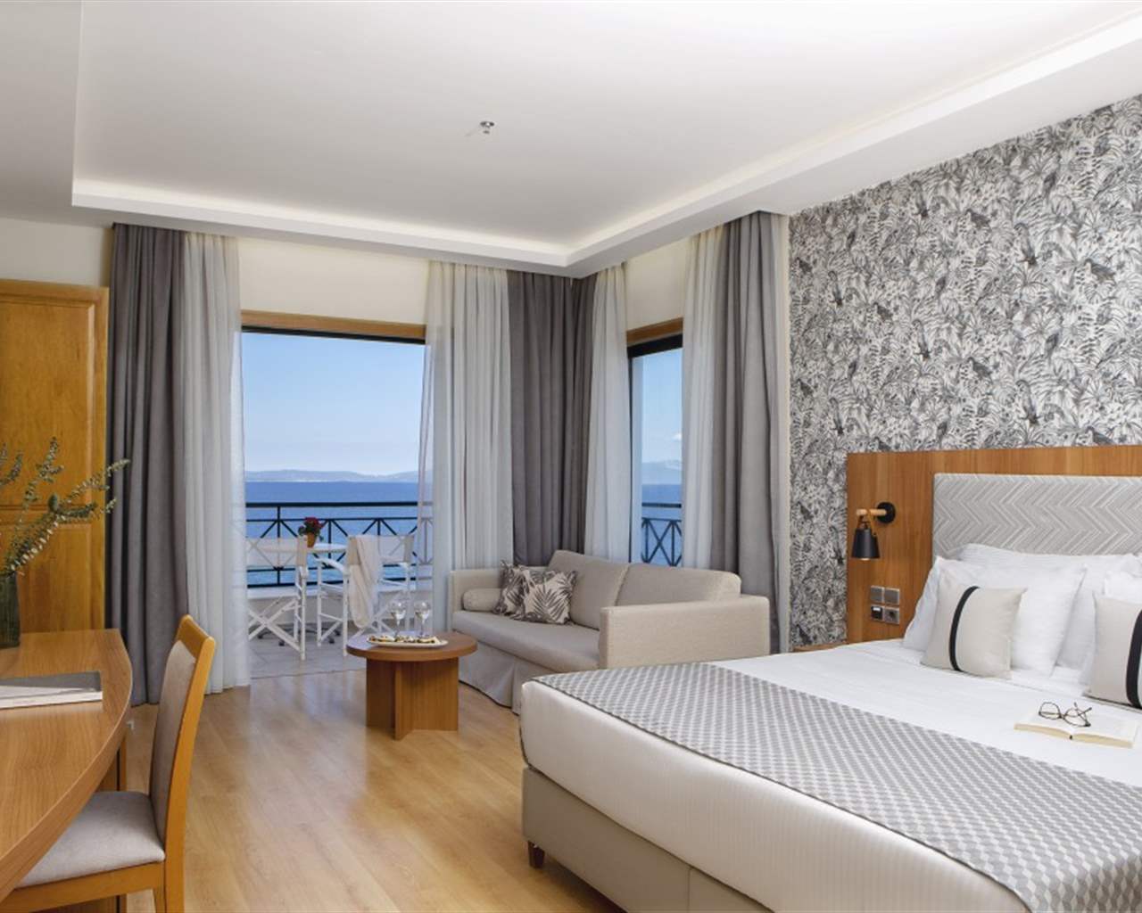 Zeus Essence Ramada Athens, Grčka — Double Room Premium Sea View
