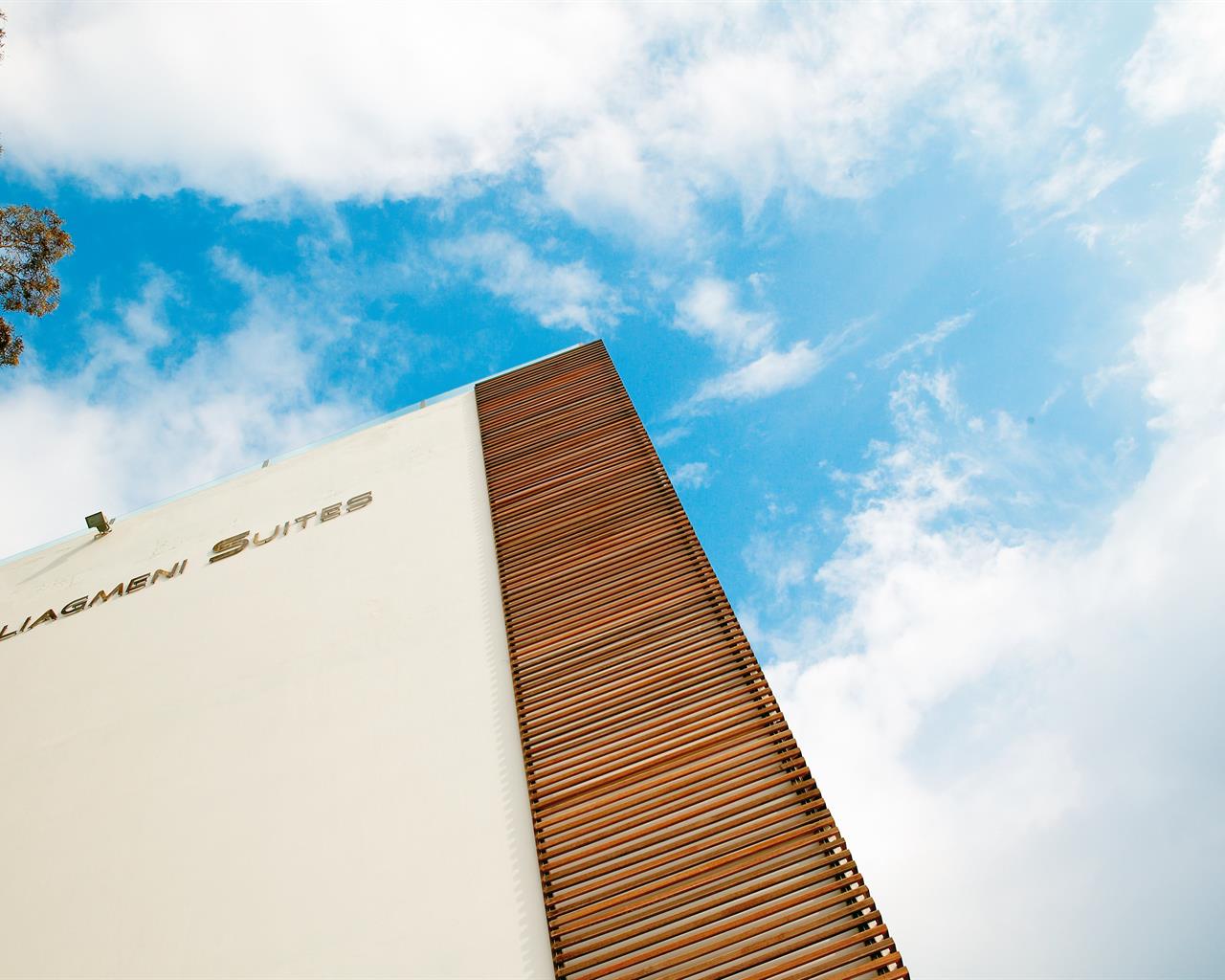 The Roc Club (ex Vouliagmeni Suites), Vuliagmeni