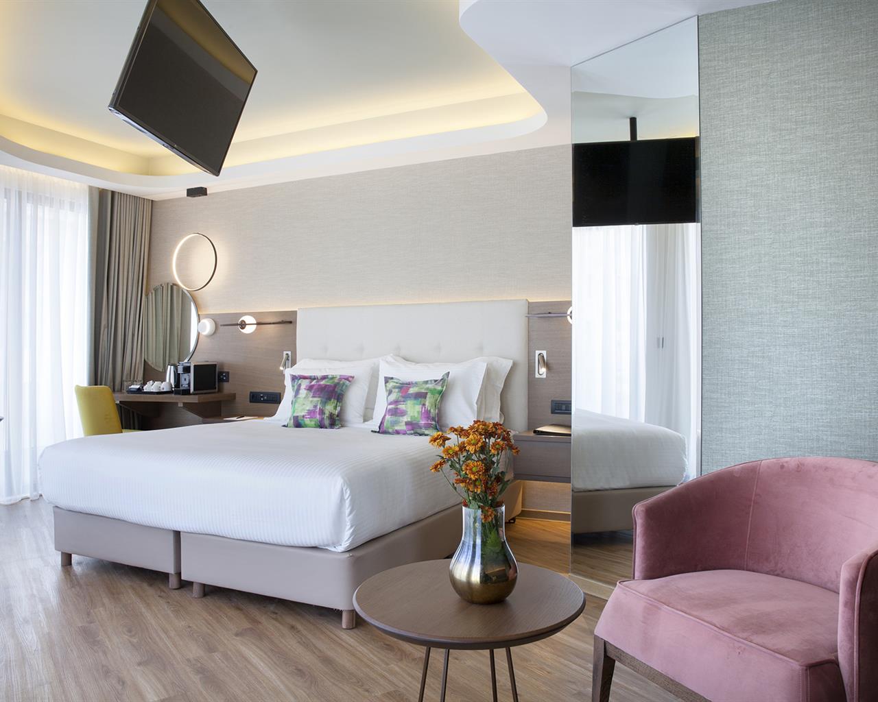 Zeus Essence Wyndham Athens Residence, Monastiraki, Grčka — Junior Suite City View
