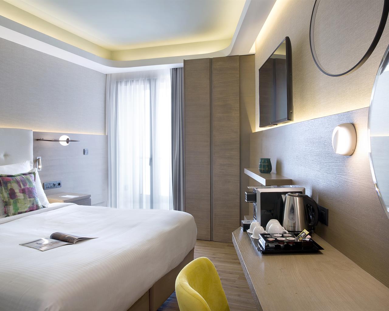 Zeus Essence Wyndham Athens Residence, Monastiraki, Grčka — Room Double for Single Classic Atrium View