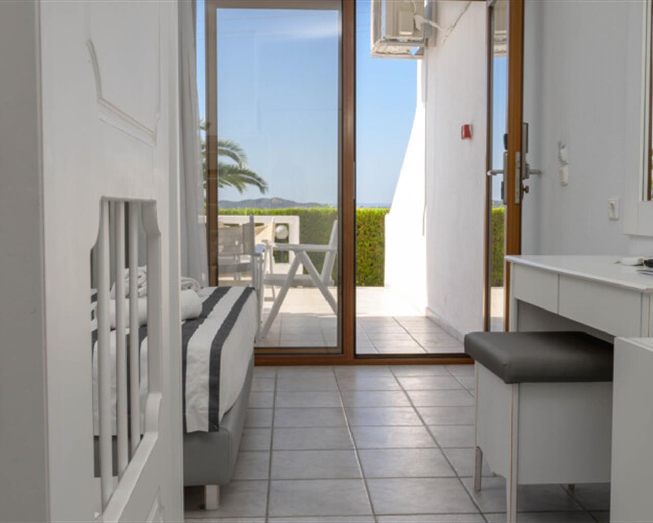 Akti Ouranoupoli Beach Resort, Grčka — Family Room BunkBed Garden View