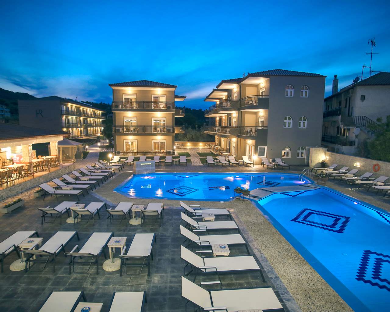 Royal Hotel & Suites, Polihrono