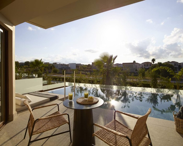 Asterion Suites & Spa - Designed for adults, Platanias, Grčka — Suite 1 BedRoom Ocean Swim-Up Inland View