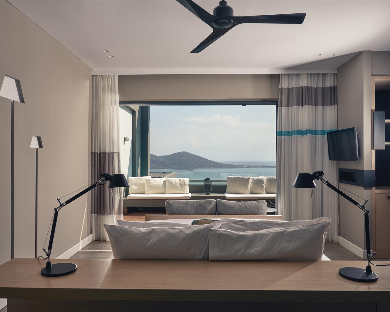 Domes Aulus Elounda, Curio Colletion by Hilton, Elunda, Grčka — Suite Private Pool Sapphire Zen (Cool Living Selection)