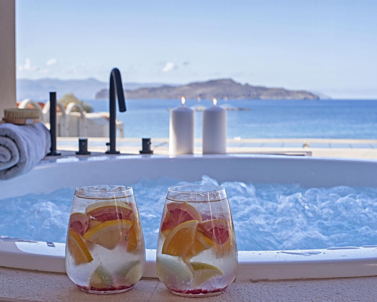 Domes Noruz Chania, Autograph Collection, Hania, Grčka — Welness Loft Outdoor Heated Jacuzzi Pool View
