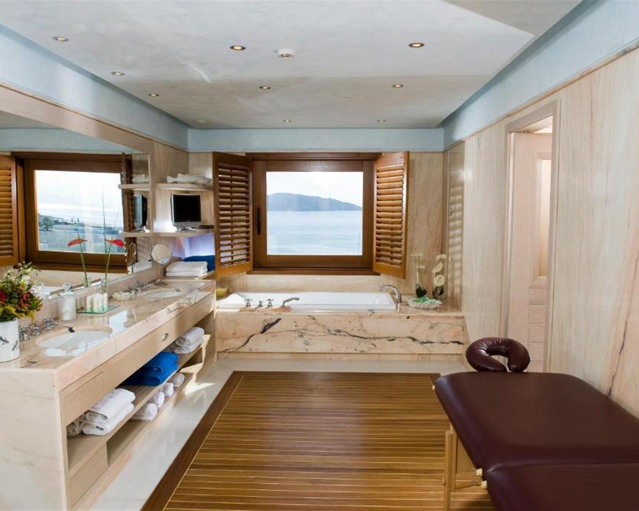 Elounda Bay Palace (Member of The Leading Hotels of the World), Elunda, Grčka — Suite Deluxe  Hotel (2 Bathrooms) /Gold Club Sea View