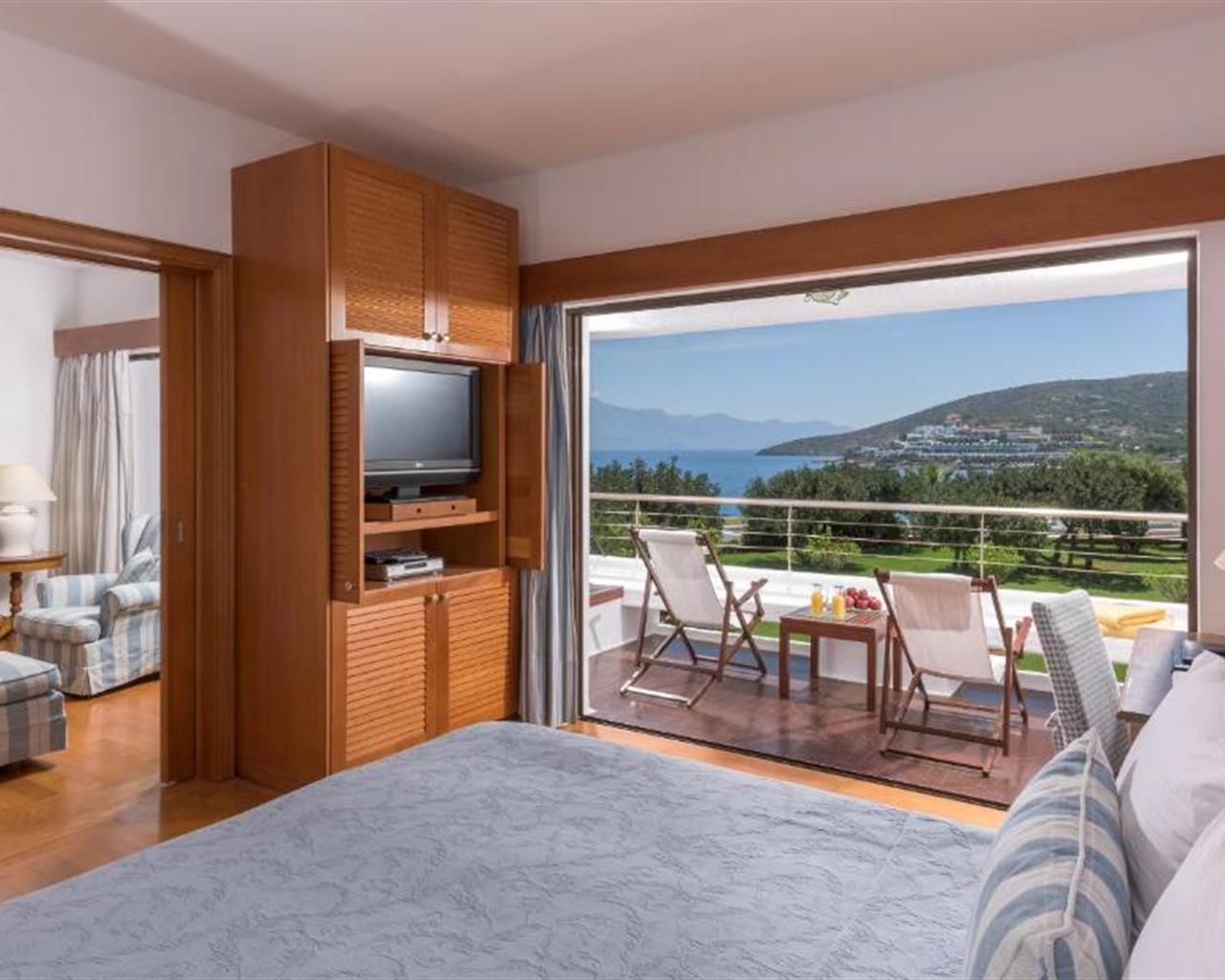 Elounda Beach Hotel & Villas (Member of The Leading Hotels of the World), Elunda, Grčka — Suite Deluxe Hotel/Bungalow (with separate living room) Sea View