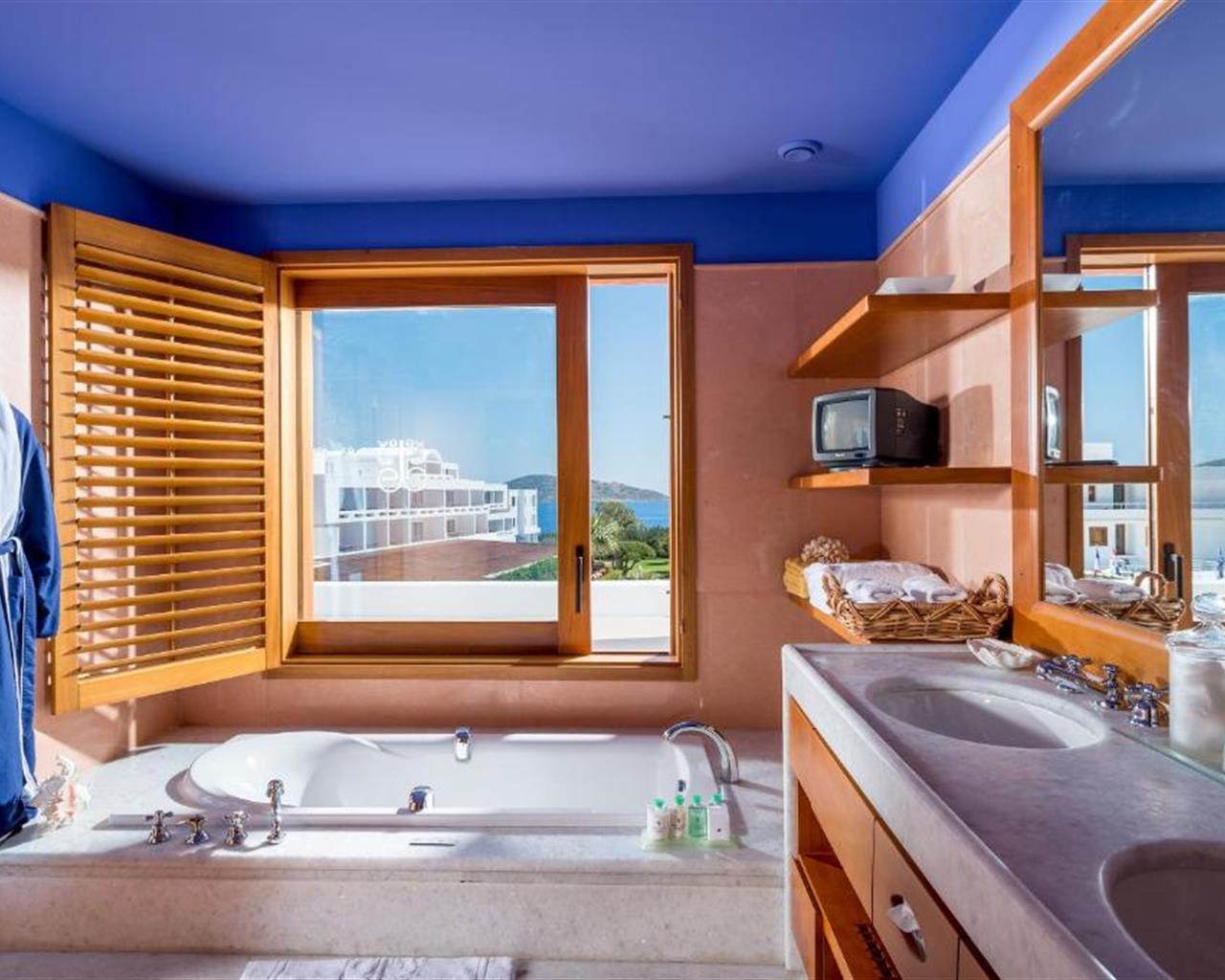 Elounda Beach Hotel & Villas (Member of The Leading Hotels of the World), Elunda, Grčka — Suite Family Hotel / 2 Bedrooms Sea View
