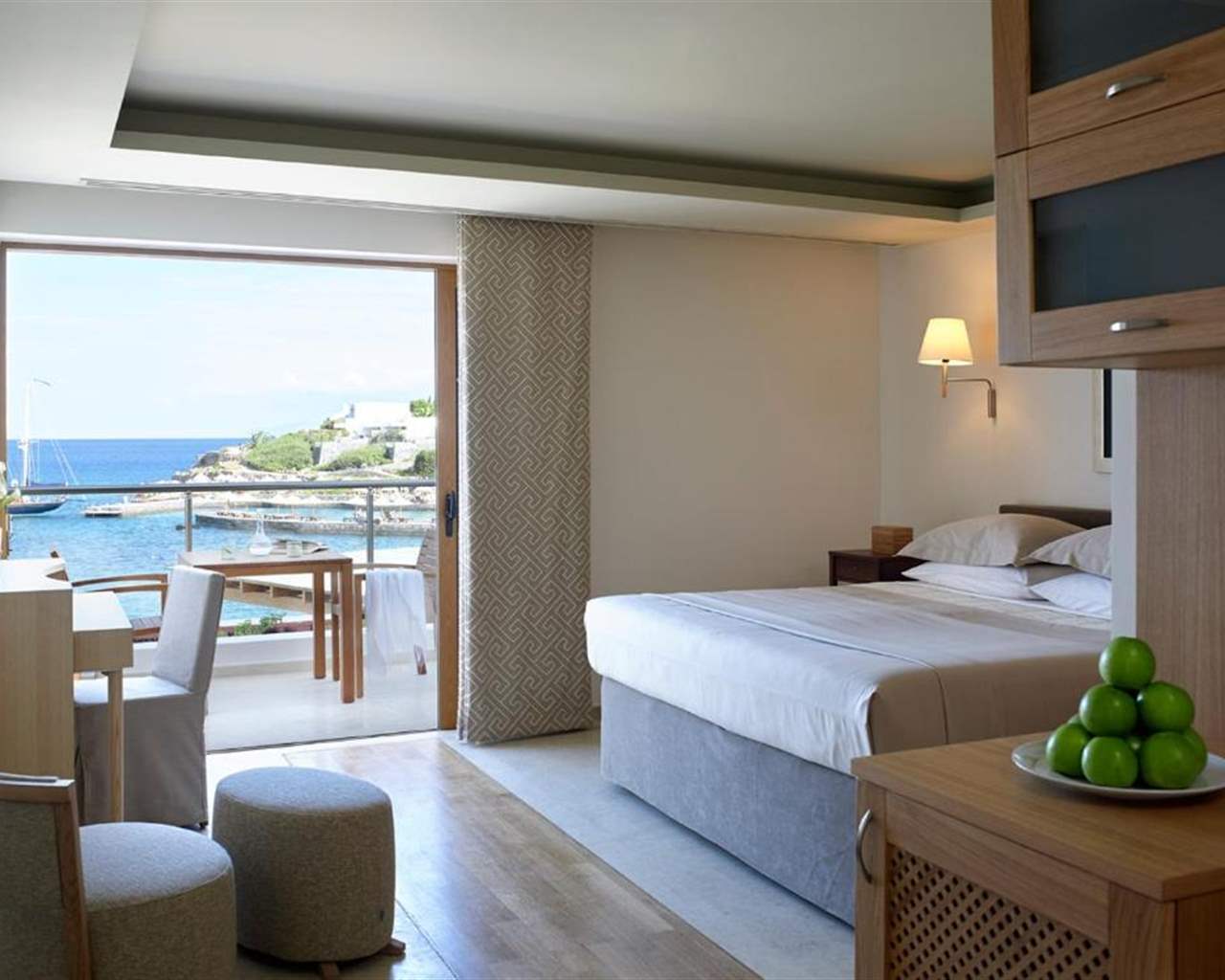 Elounda Peninsula Luxury Resort, Elunda, Grčka — Villa Private Pool "Gavdos" Four Double & One Single Bedroom /Diamond Residences