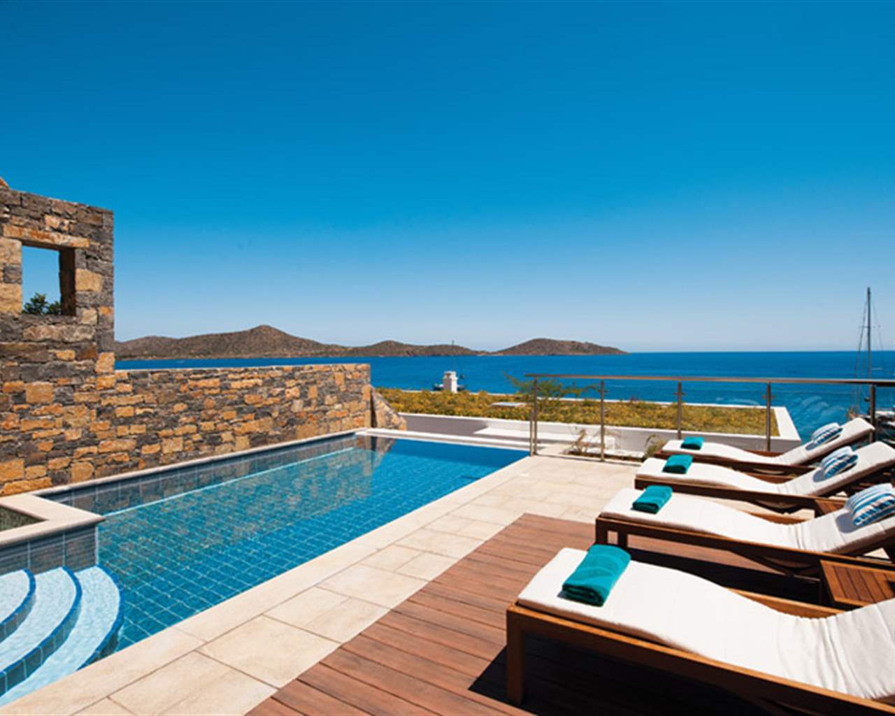 Elounda Peninsula Luxury Resort, Elunda, Grčka — Villa "Tilos" Five Double & One Single Bedroom With Indoor And Outdoor Private Pool /Diamond Residences