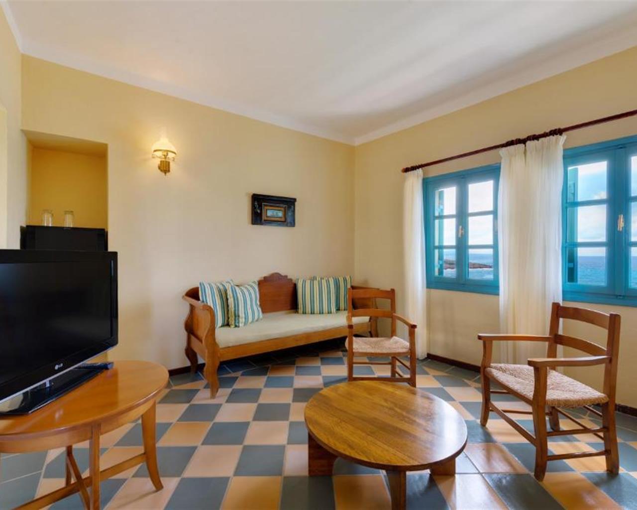 Kalimera Kriti Hotel & Village Resort, Sisi, Grčka — Bungalow Suite Water Front