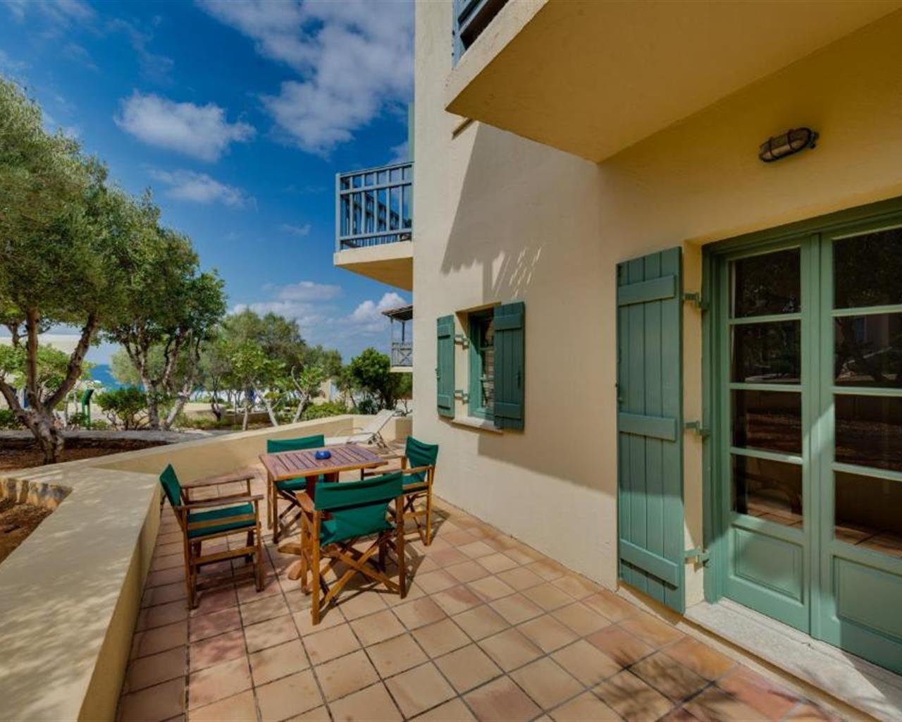 Kalimera Kriti Hotel & Village Resort, Sisi, Grčka — Family Bungalow Suite /Hotel (separate living room/one bathroom) Garden/Mountain View