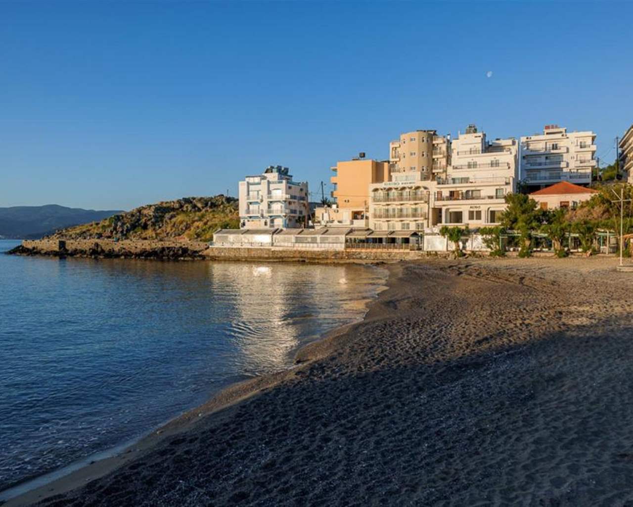 Kitro Beach Hotel-Adult Only, Agios Nikolaos, Grčka — plaža