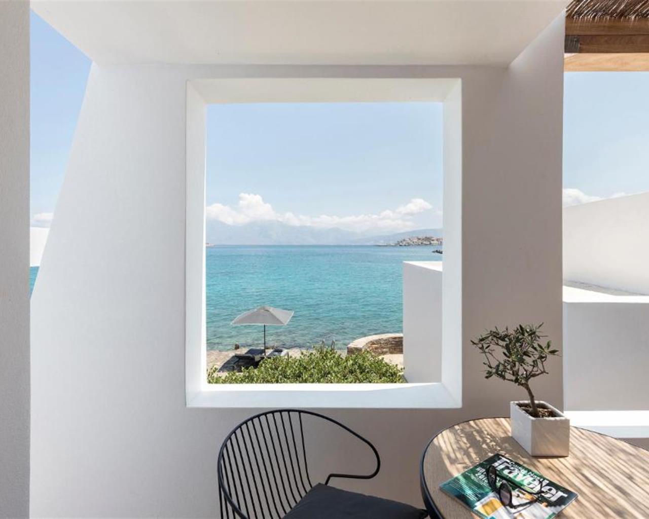 Minos Beach Art Hotel, Agios Nikolaos, Grčka — Bungalow  Superior Waterfront