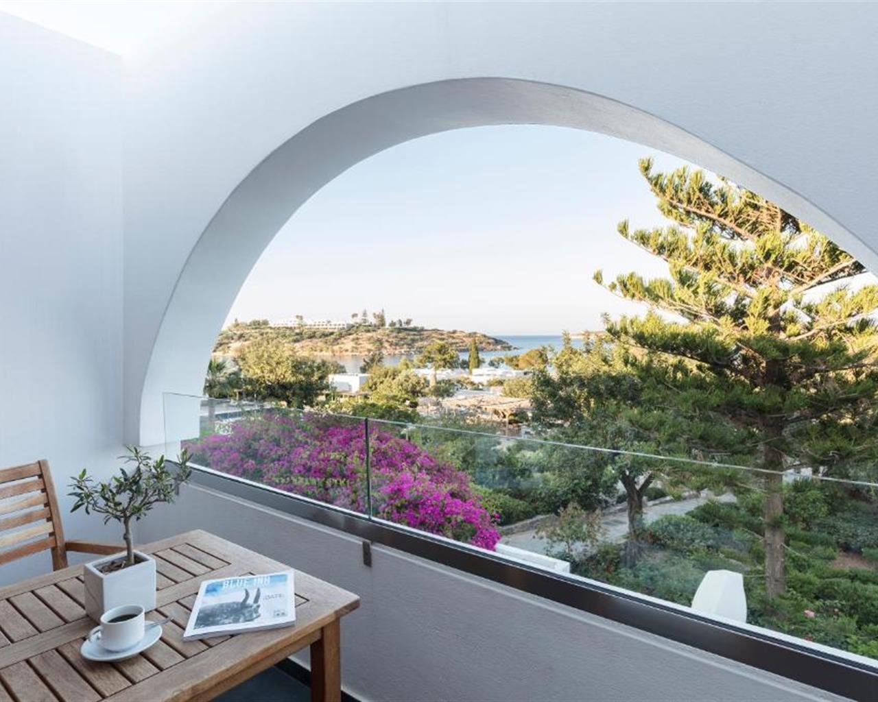 Minos Beach Art Hotel, Agios Nikolaos, Grčka — Room Main Building Sea View