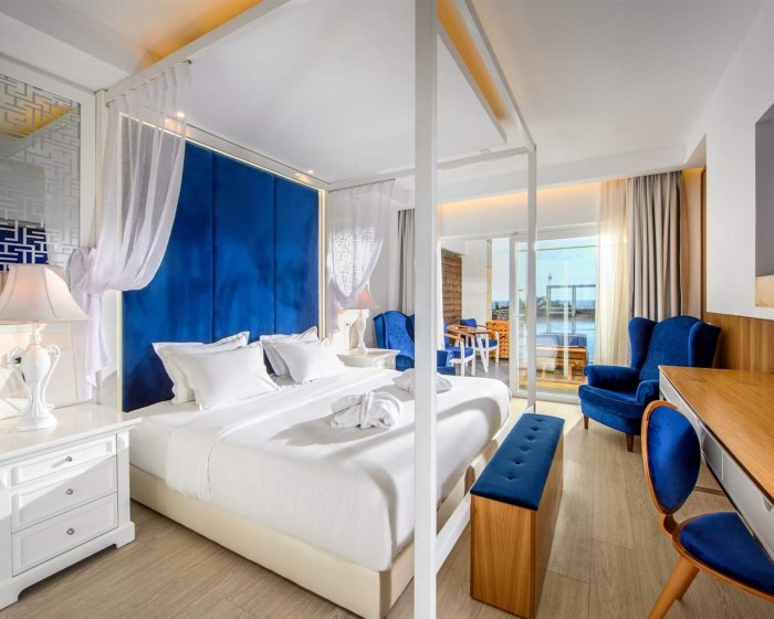 Minos Imperial Luxury Beach Resort Milatos, Milatos, Grčka — Suite Sharing Pool Island/Premium Collection/ Sea View