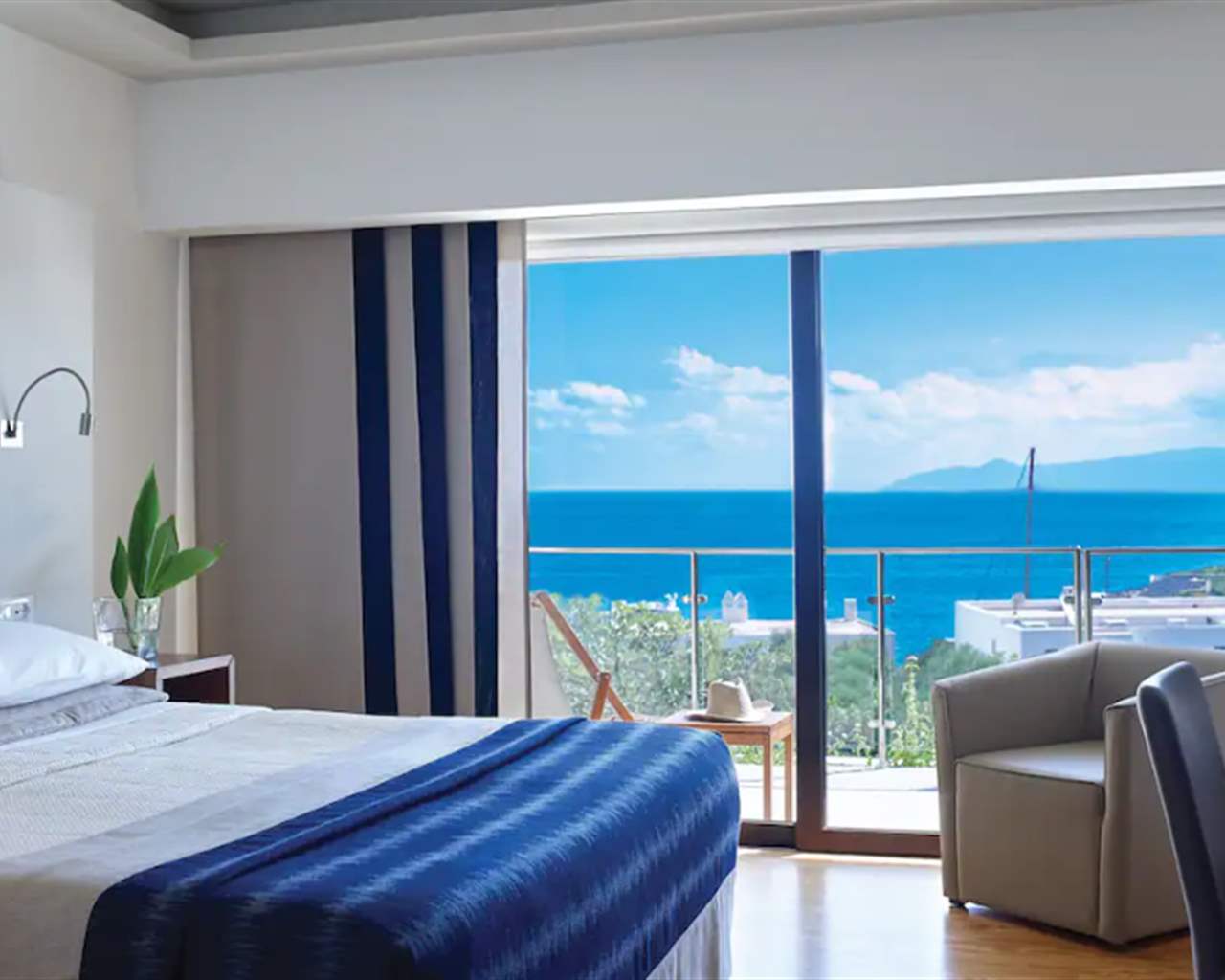 Porto Elounda Golf & Spa Resort, Elunda, Grčka — Suite 1 BedRoom Superior Shared Pool/Superior Wing Sea View
