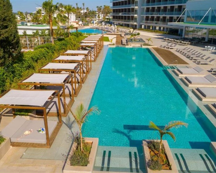 CHRYSOMARE BEACH HOTEL, Aja Napa, Kipar — plaža