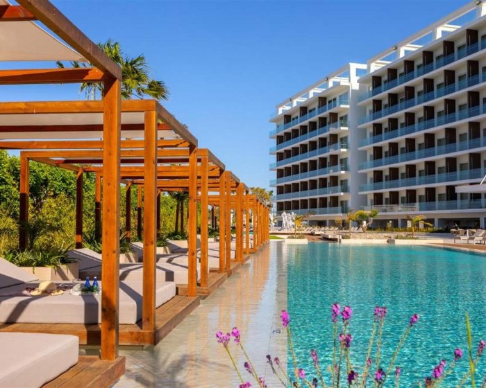 CHRYSOMARE BEACH HOTEL, Aja Napa, Kipar — plaža