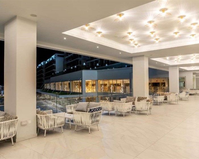 CHRYSOMARE BEACH HOTEL, Aja Napa, Kipar — plaža