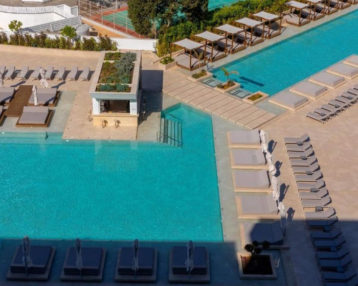 CHRYSOMARE BEACH HOTEL, Aja Napa, Kipar — plaža