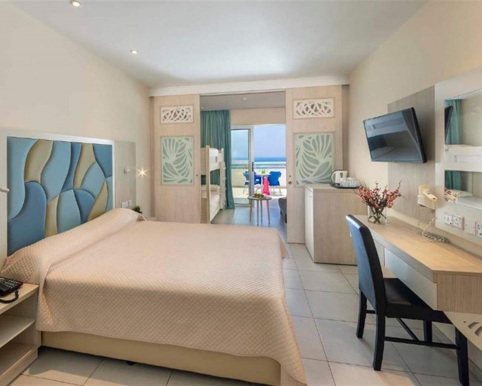 Tofinis Hotel, Aja Napa, Kipar — Family Family Sea View