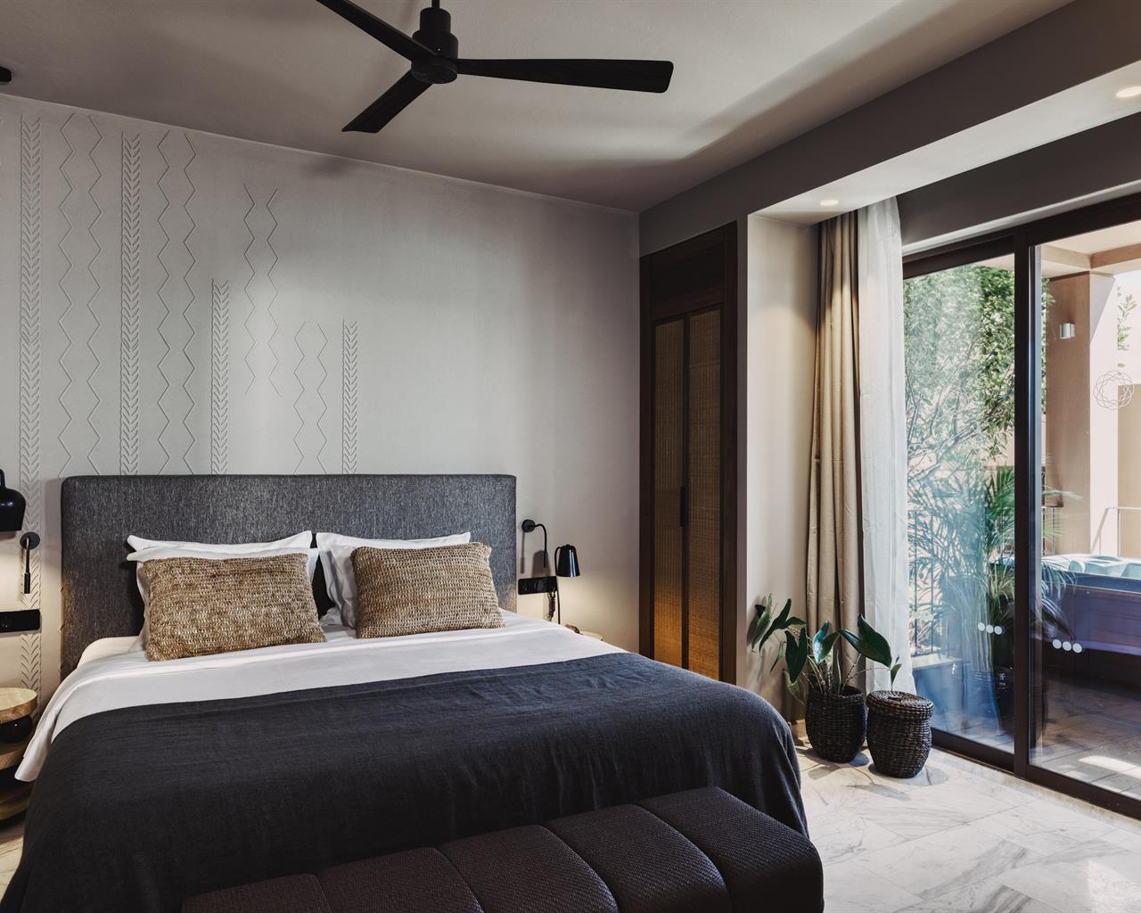 Domes of Elounda, Autograph Collection, Elunda, Grčka — Family Suite with Outdoor Jacuzzi Sea View