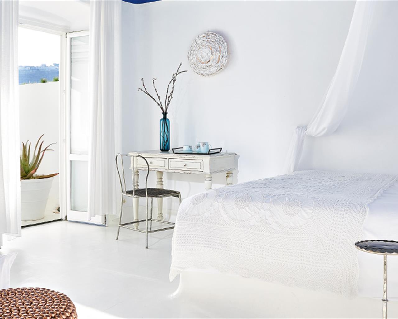 Mykonos Blu Grecotel Boutique Resort, Psaru, Grčka — Bungalow Luxury with outdoor Hydro-massage Bathtub