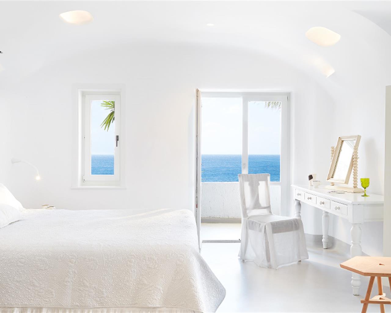 Mykonos Blu Grecotel Boutique Resort, Psaru, Grčka — Bungalow Suite Exclusive with outdoor Hydro-massage Bathtub