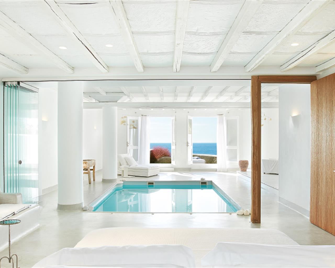 Mykonos Blu Grecotel Boutique Resort, Psaru, Grčka — Suite Luna Blu with Private Indoor Pool