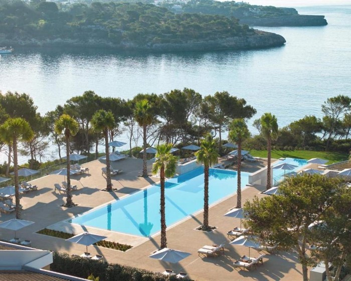 Ikos Porto Petro, Porto petro