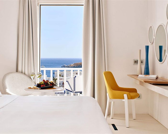 Myconian Ambassador Relais & Chateaux, Psaru, Grčka — Room True Blue Sea View