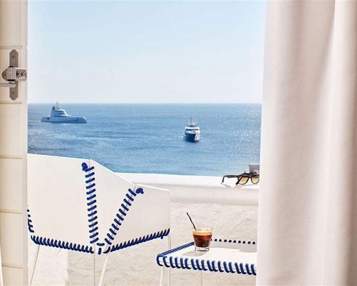 Myconian Ambassador Relais & Chateaux, Psaru, Grčka — Room White Bliss Sea View