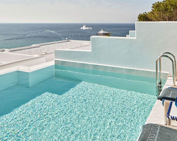 Myconian Ambassador Relais & Chateaux, Psaru, Grčka — Room White Bliss with Private Pool Sea View