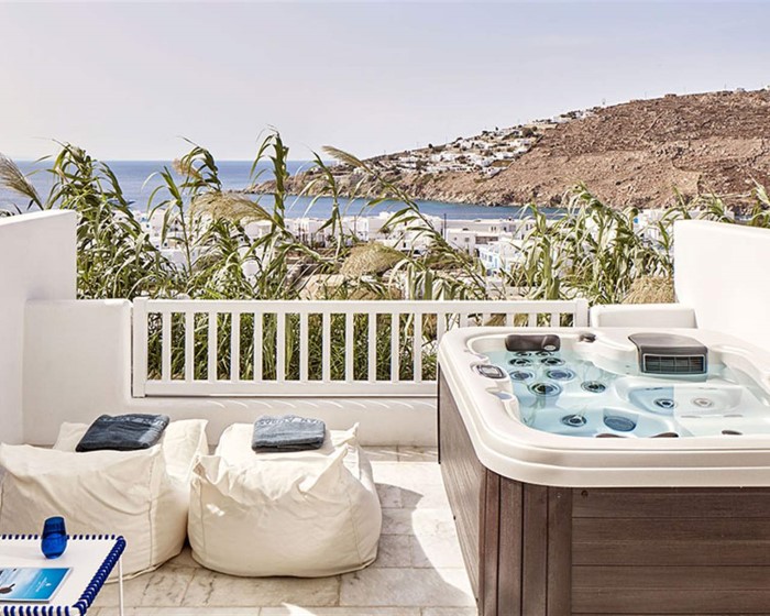Myconian Ambassador Relais & Chateaux, Psaru, Grčka — Suite Thalassa with Outdoor Jacuzzi Sea View