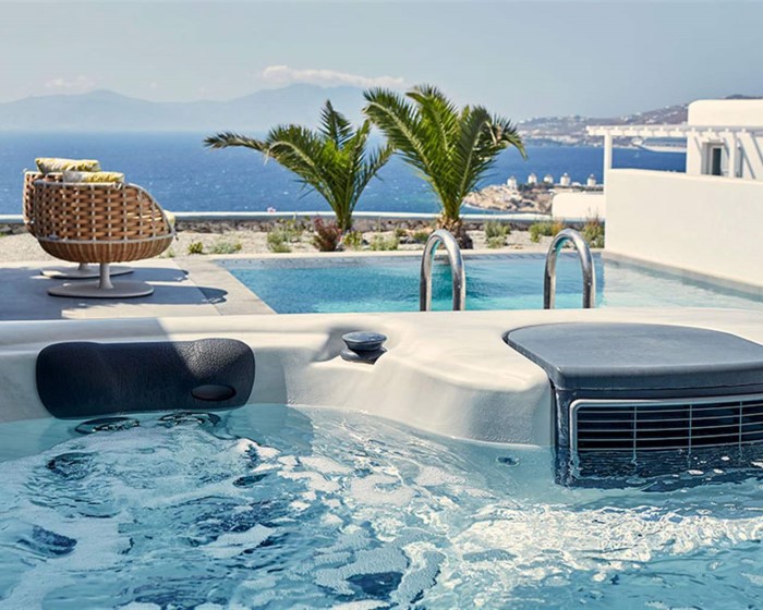 Myconian Korali Relais & Chateaux, Petinaros, Grčka — Junior Suite DELOS with Outdoor Jacuzzi & Private Pool Direct Sea View