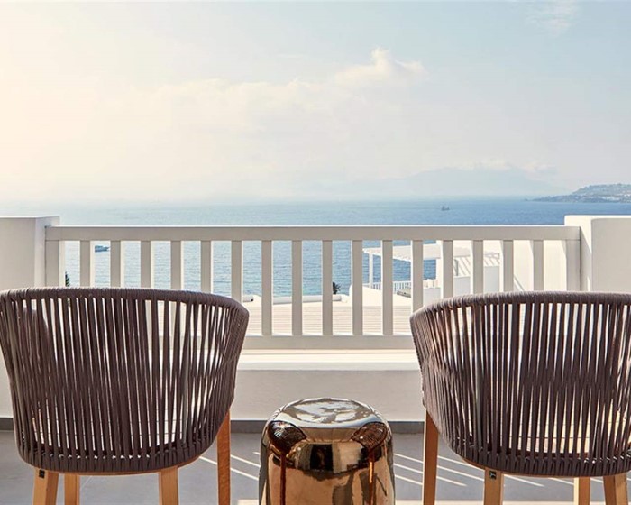 Myconian Korali Relais & Chateaux, Petinaros, Grčka — Junior Suite EMAR with Outdoor Jacuzzi Sea View