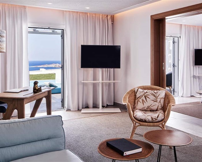 Myconian Kyma, a member of Design Hotels, Petinaros, Grčka — Suite 2 BedRoom Mediterranean (Two room Suite-Bedroom & Living Room, Private Pool& Outdoor Jacuzzi) Sea View