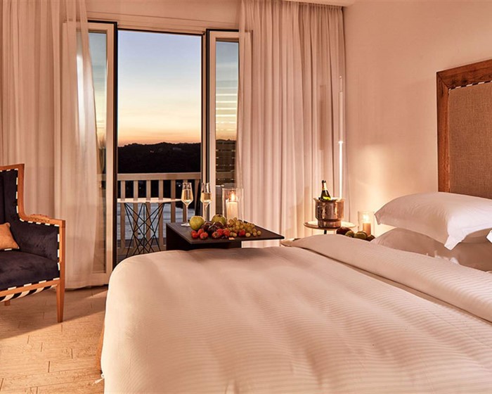 Royal Myconian Resort, Leading Hotels of the World, Elia, Grčka — Guestroom Premium with Outdoor Jacuzzi Sea View