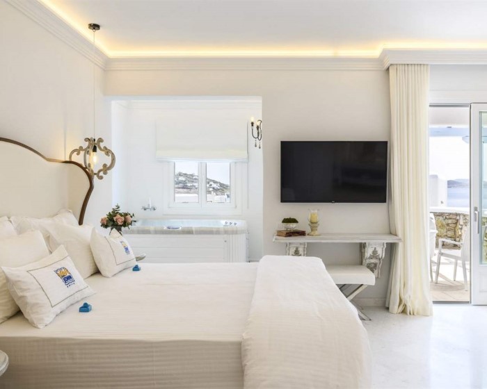Saint John Hotel Villas & Spa, Ornos, Grčka — Junior Suite Private Pool Signature with Indoor Jetted Tub